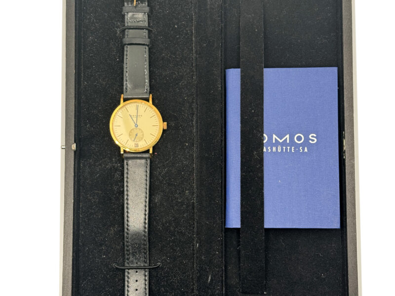 Montre Nomos modèle Tangente or 750